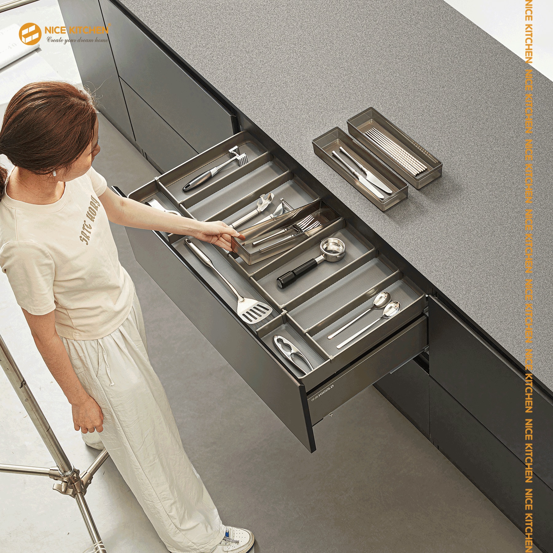 Khay chia thìa muỗng dĩa nhôm phủ nano Higold Shearer 4.0