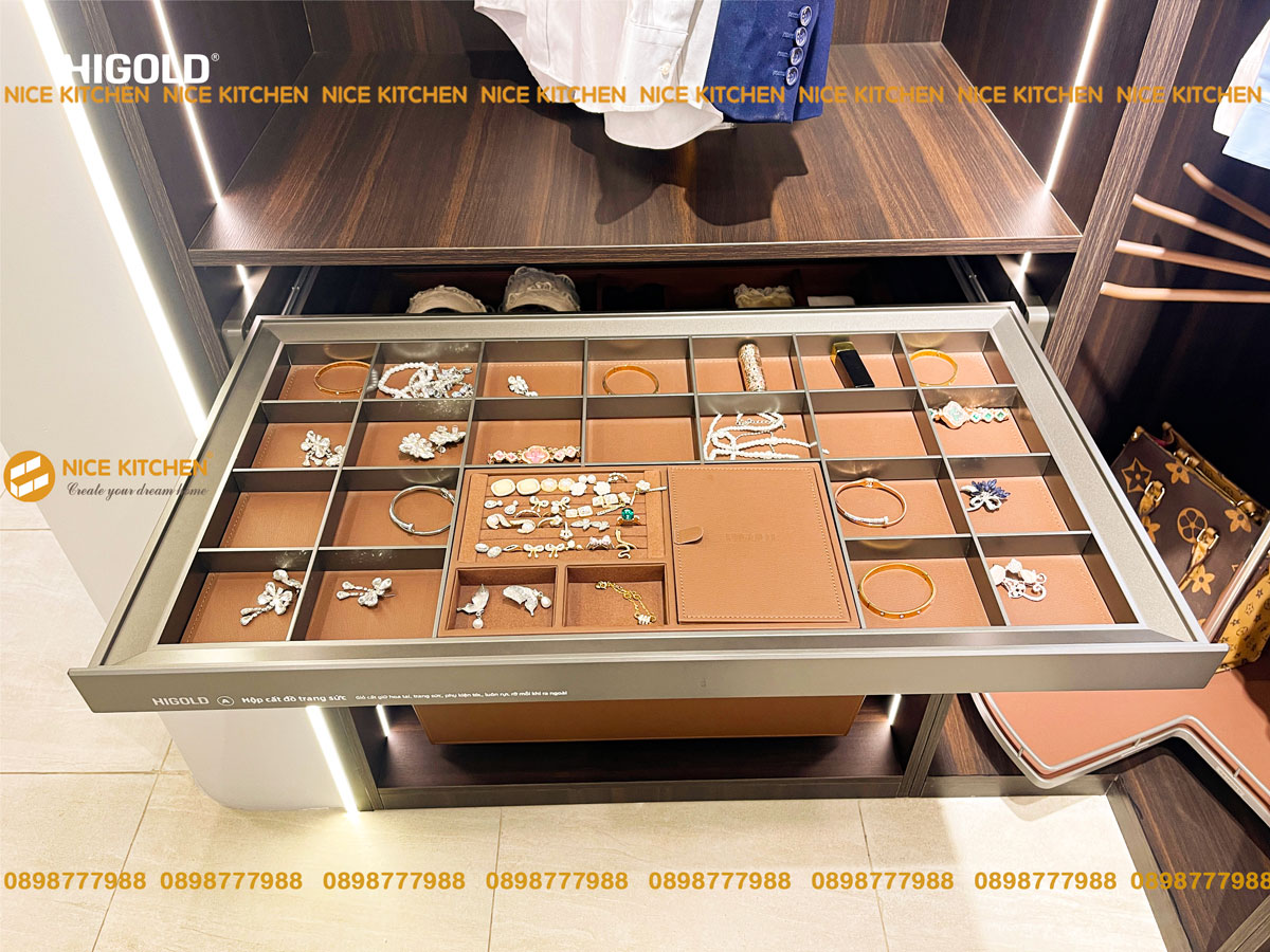   Hình ảnh thực tế sản phẩm : Kệ đựng đồ trang sức Higold Series A Nâu cao cấp 703741A 703742A 703743A 703744A