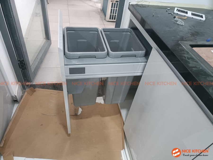 Thùng rác đôi gắn cánh ray hộp giảm chấn EUROGOLD EBA400