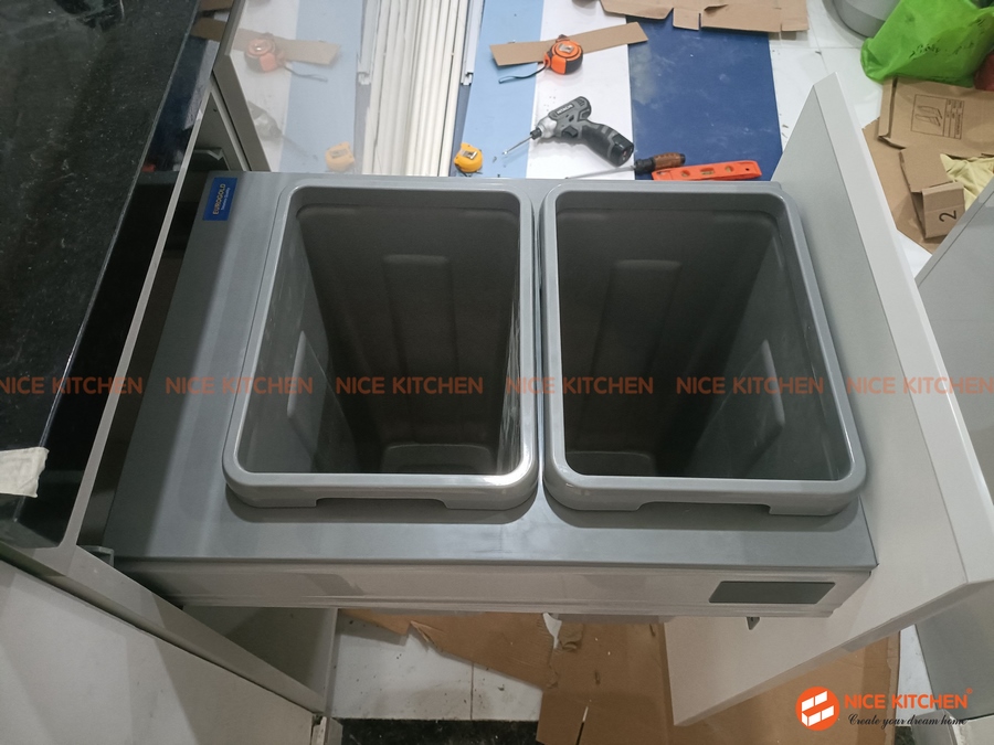 Thùng rác đôi gắn cánh ray hộp giảm chấn EUROGOLD EBA400