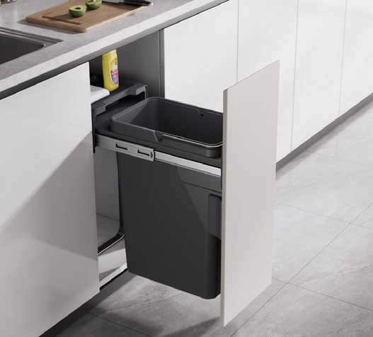 Thùng rác đơn gắn cánh âm tủ ray giảm chấn EUROGOLD EBR300