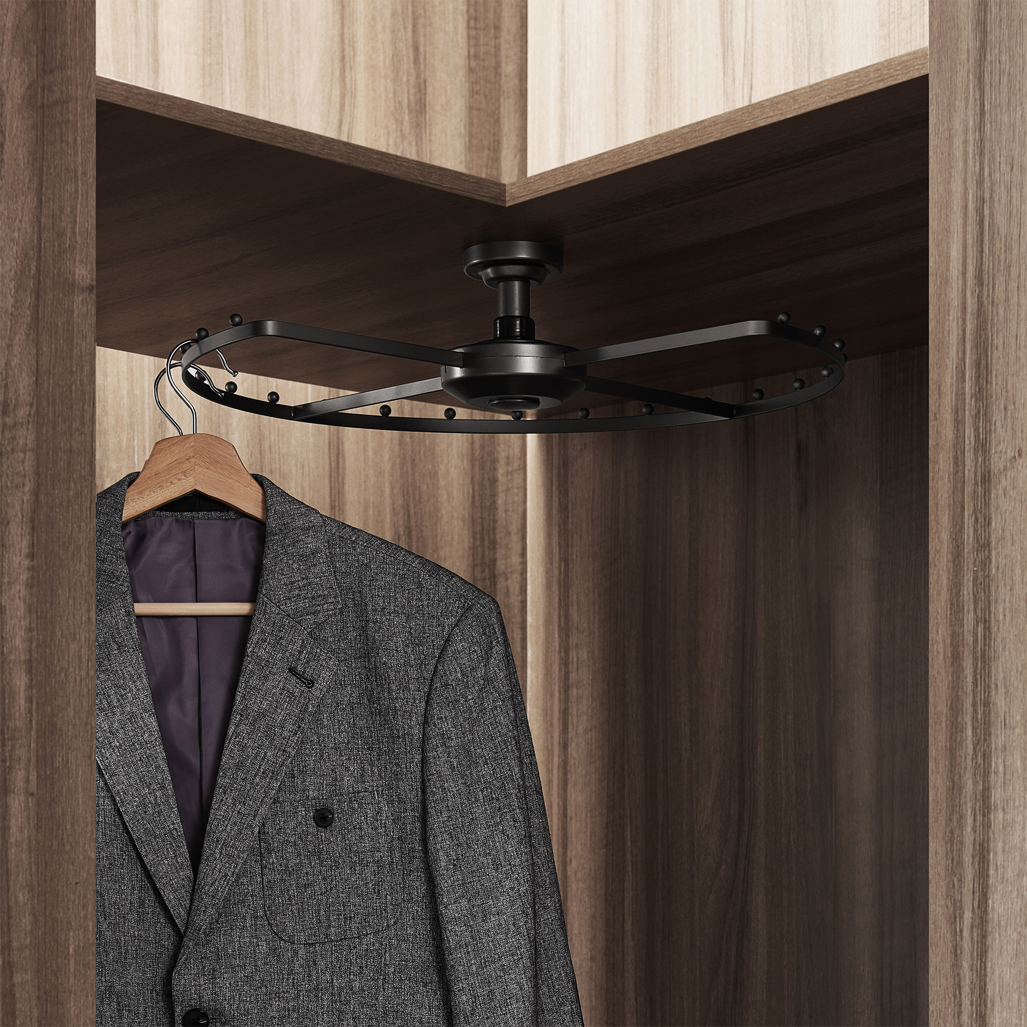 Móc quần áo treo đỉnh dạng xoay EUROGOLD EAB1560