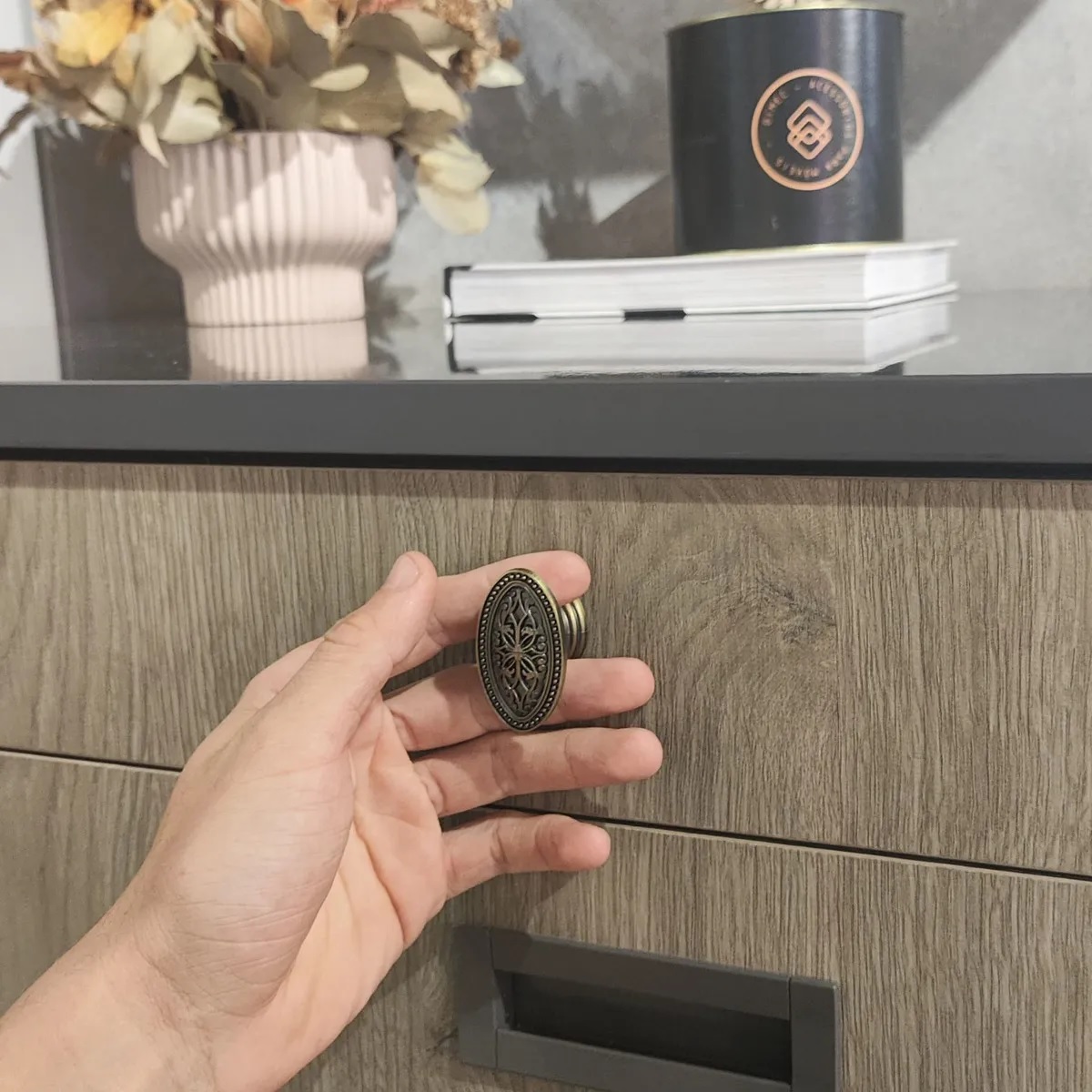 Tay nắm cổ điển, dạng núm oval, màu đồng Garis GE62.0