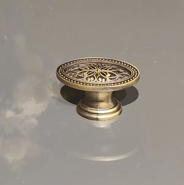 Tay nắm cổ điển, dạng núm oval, màu đồng Garis GE62.0